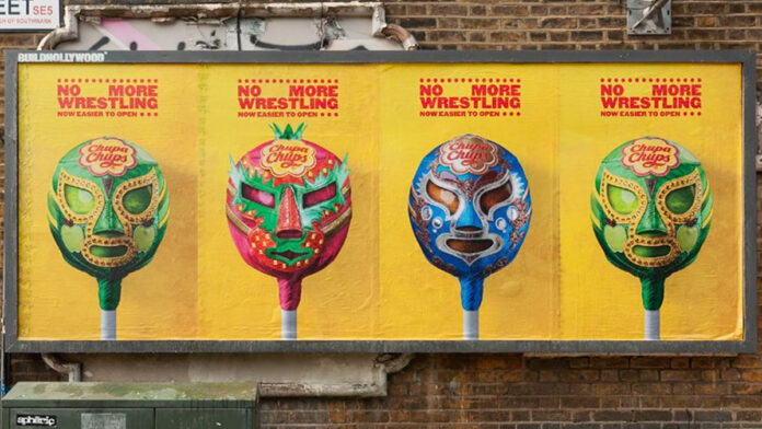 máscaras de lucha libre hechas con envoltorios de Chupa Chups campaña No More Wrestling