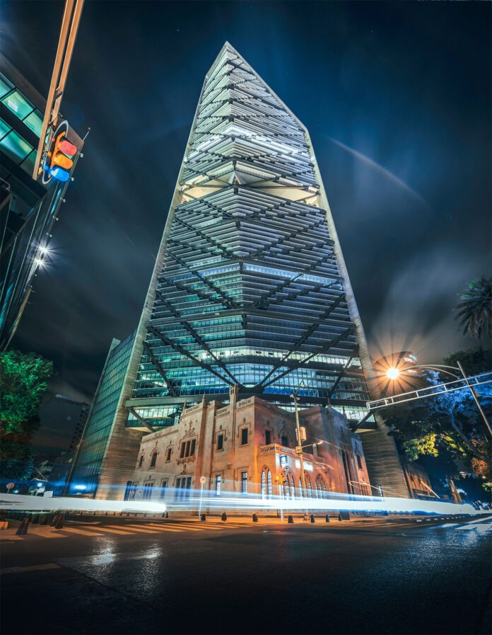 arquitectura contemporánea mexicana vista exterior con diseño moderno