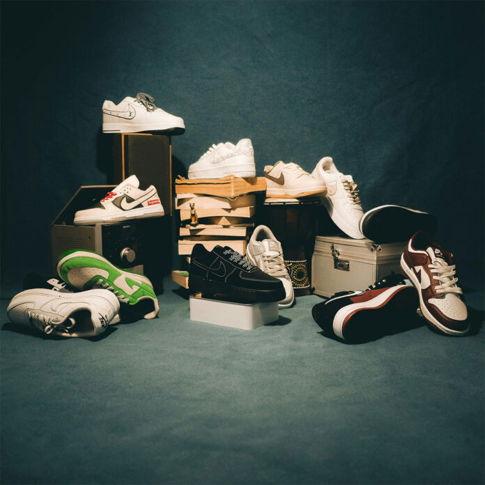 colección de sneakers de culto sobre fondo oscuro